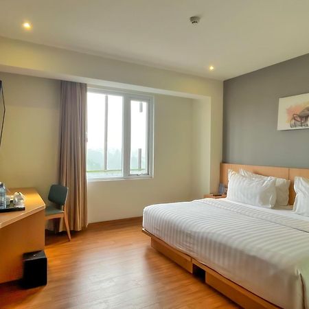 Hotel Santika Premiere Ambon Extérieur photo